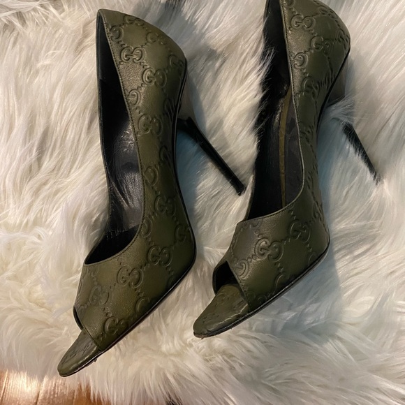 Gucci Green Textured Stiletto Heels - Picture 1 of 4